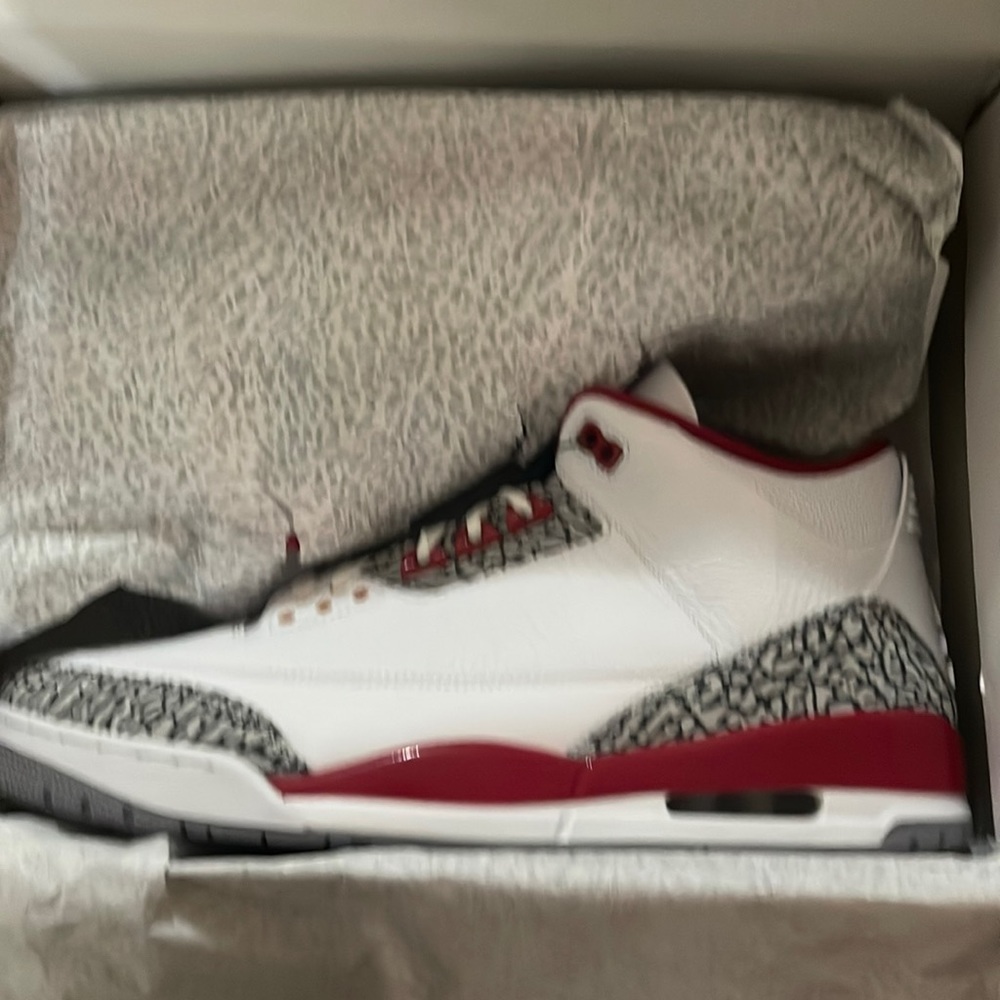 New never worn Jordan 3 Retro Cardinal Red